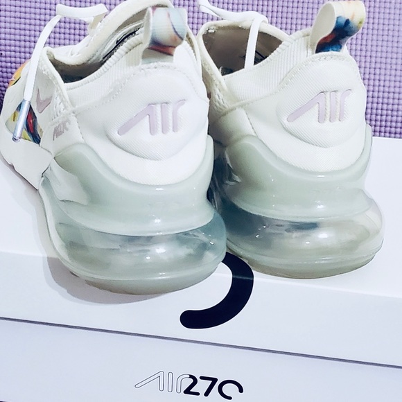SOLD Nike Air Max 270's - Picture 11 of 12